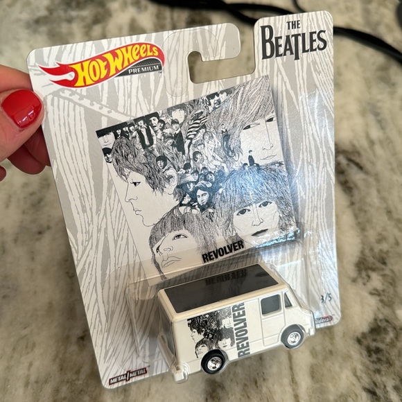The Beatles Revolver Combat Medic Hot Wheels - Picture 3 of 4